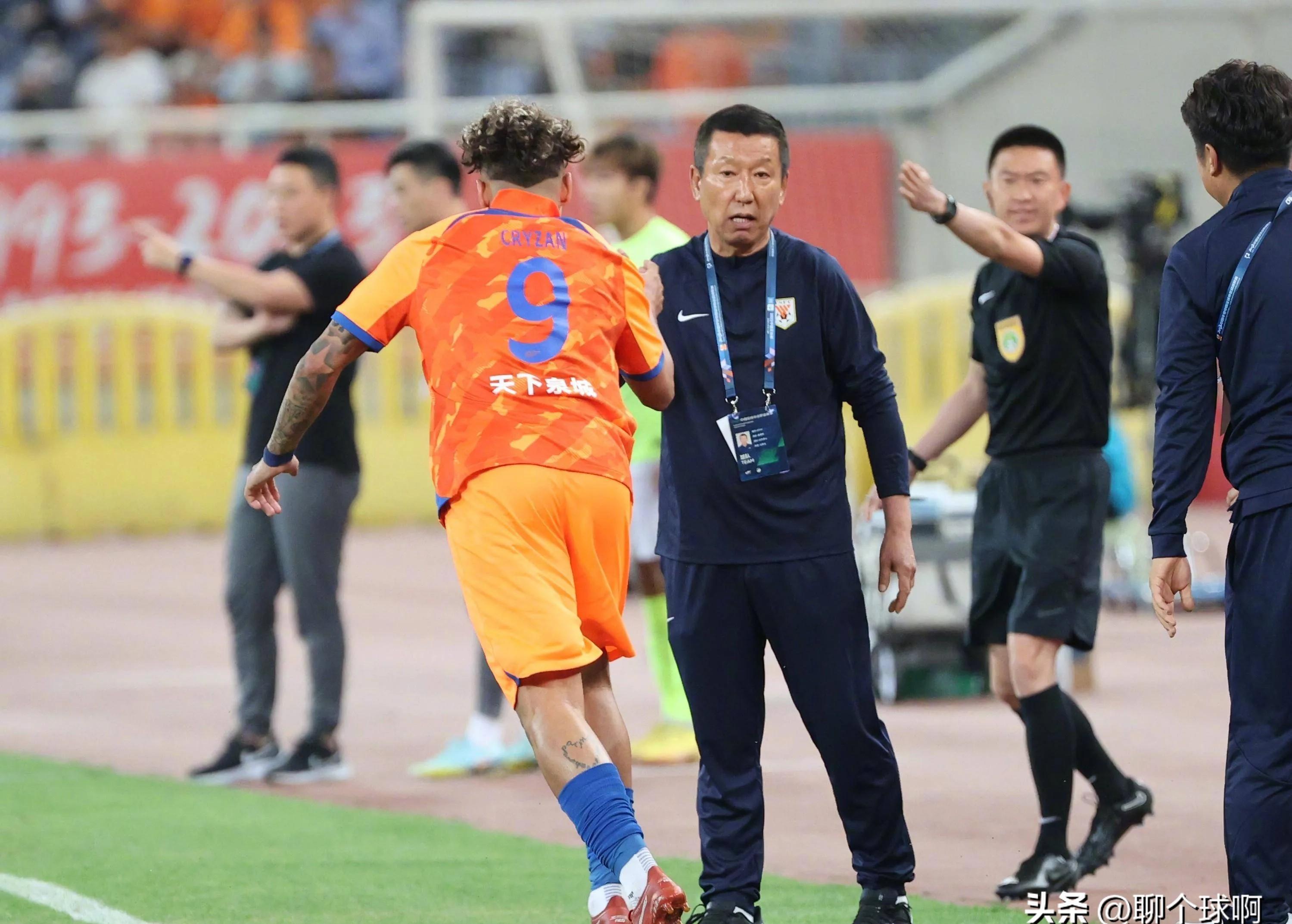  山东泰山训练开放日，今晨防线松动引欢呼，欧超杯在即，临场指挥获称赞-BO电竞